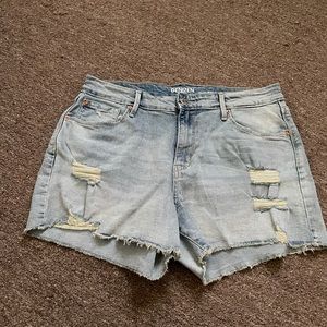 •Denizen • High Rise Distressed Jean Shorts 12/31